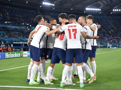 2020年欧洲杯四分之一决赛精彩回顾：英格兰战胜乌克兰