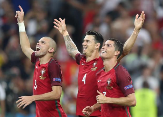 2016年欧洲杯四分之一决赛回顾：葡萄牙险胜波兰