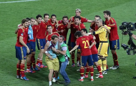 西班牙欧洲杯征途：连冠世家的传奇历程