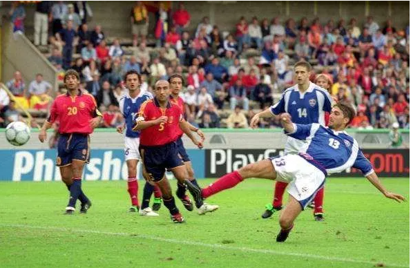 传奇逆转：2000年欧洲杯小组赛，西班牙4:3逆转南斯拉夫