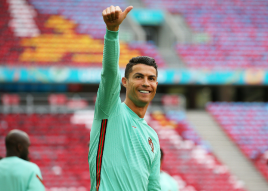 C罗：欧洲杯上的璀璨星辰，葡萄牙的足球传奇