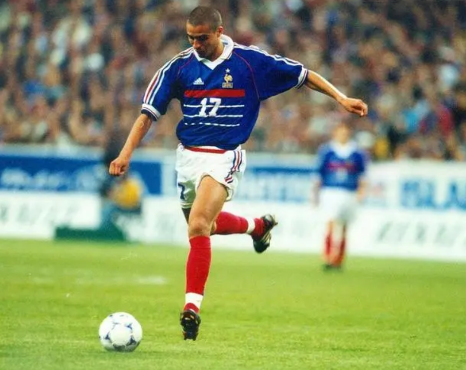 2000年欧洲杯：特雷泽盖金球致胜，法国荣耀之巅