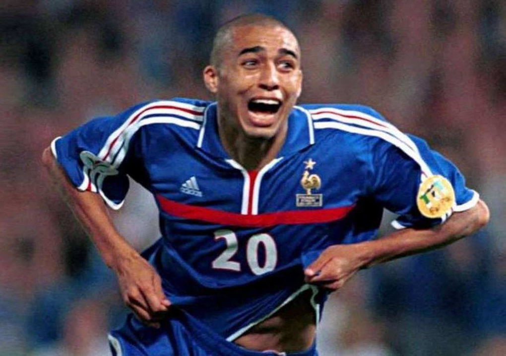 2000年欧洲杯：特雷泽盖金球致胜，法国荣耀之巅