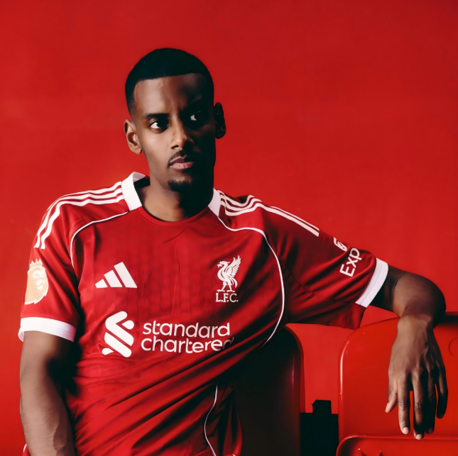 斯洛特盛赞伊萨克：看他踢球赏心悦目，天赋尽显！